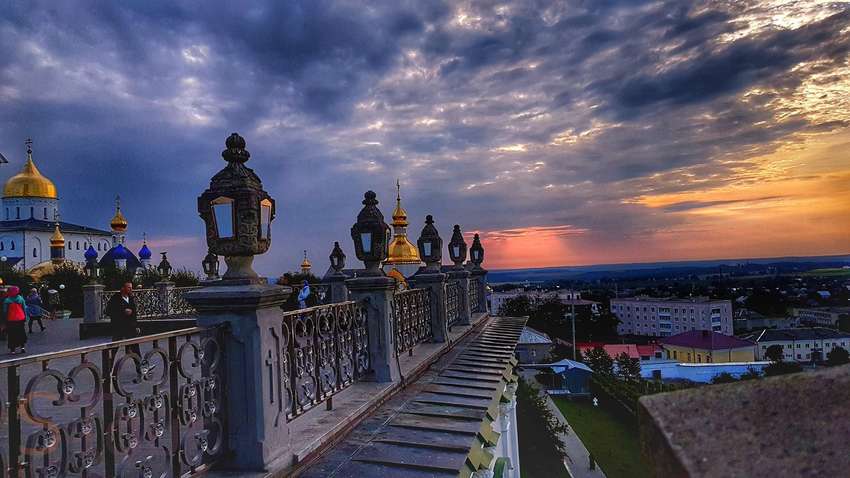 Повна ізоляція: з Почаєва не будуть випускати людей