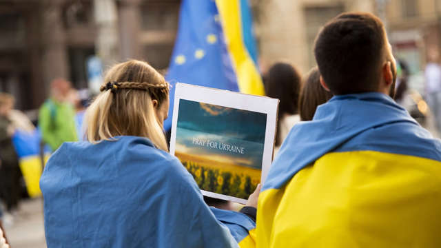 В каких странах украинцев ждут на работу: какую зарплату предлагают