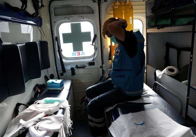 Жінка після кесаревого розтину викинула з вікна пологового будинку чужого малюка