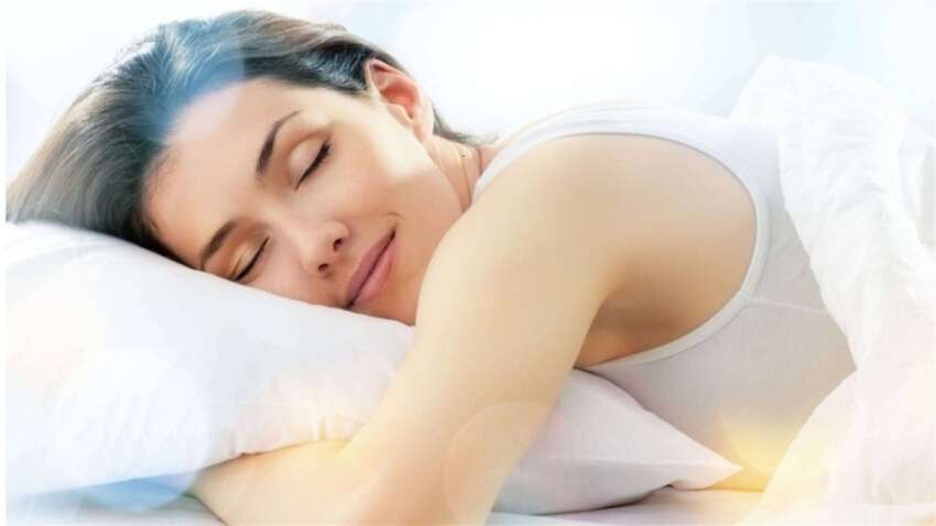 Чому вкрай небезпечно висипатися на вихідні: лікарі шокували заявою про відому звичку 