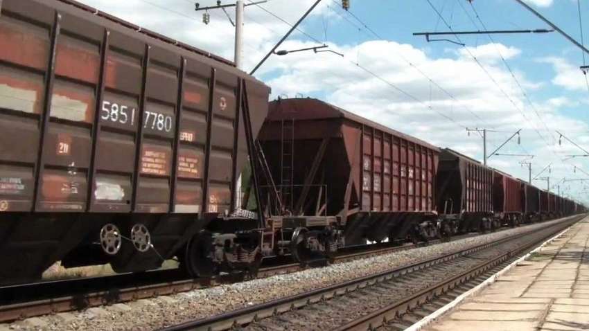 Для будівництва «цар-потягу» росіяни ймовірно використали вкрадені в України вагони Для будівництва «цар-потягу» росіяни ймовірно використали вкрадені в України вагони