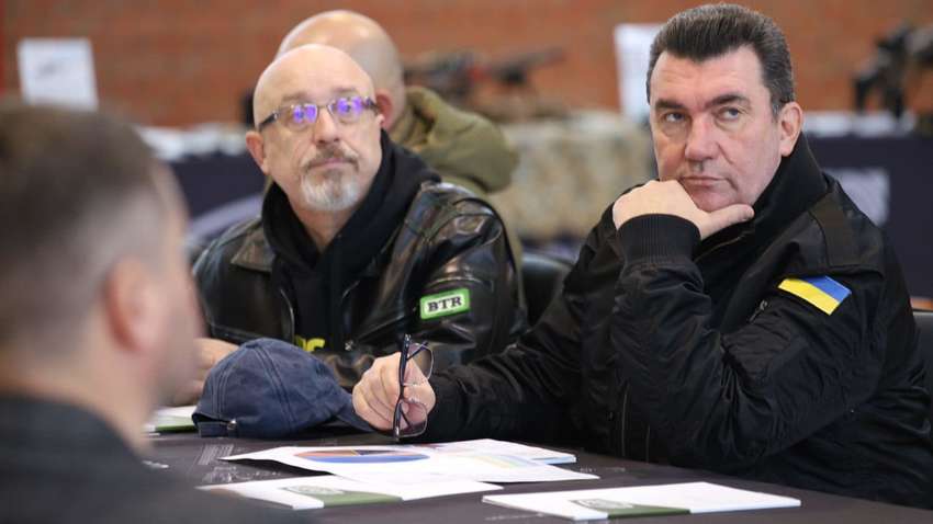 Данилов рассказал, чем будут встречать «зеленых» человечков в Украине