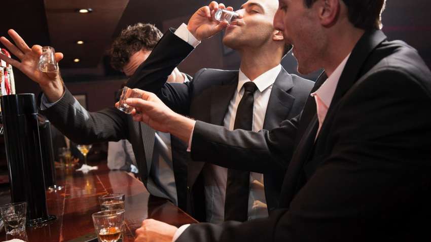 П'ять найбільш чоловічих способи напитися