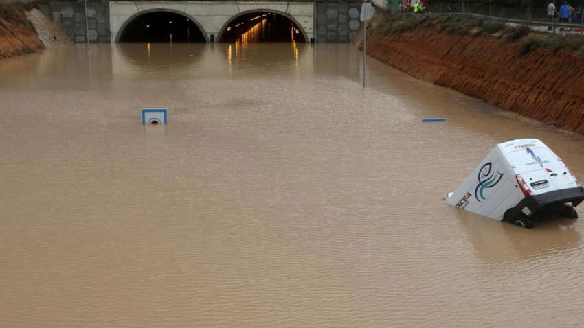 Испанию накрыли самые сильные дожди за столетие: есть жертвы