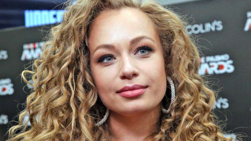 Від Real O до кривавих рублів: як українська співачка продалася Росії Від Real O до кривавих рублів: як українська співачка продалася Росії