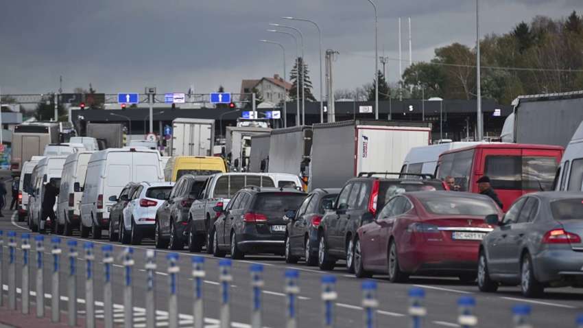 Ще в одній країні оголосили блокування кордону з Україною: хто додався до Польщі та Словаччини Ще в одній країні оголосили блокування кордону з Україною: хто додався до Польщі та Словаччини