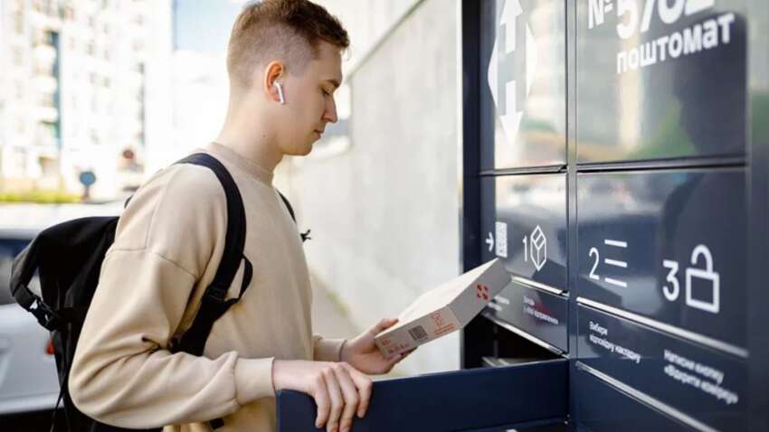 В Кривом Роге 16-летний программист сломал почтоматы и похитил посылки на полмиллиона гривен В Кривом Роге 16-летний программист сломал почтоматы и похитил посылки на полмиллиона гривен