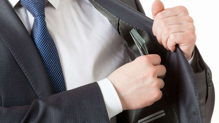 Чиновникам в общинах поднимут зарплаты: сколько будут получать уже скоро