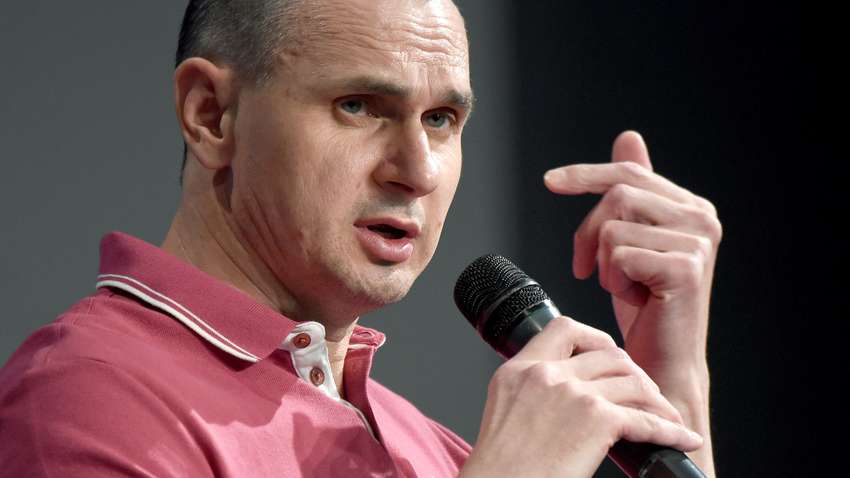 Откровения Сенцова, закон об импичменте и новый iPhone: ТОП-5 событий недели