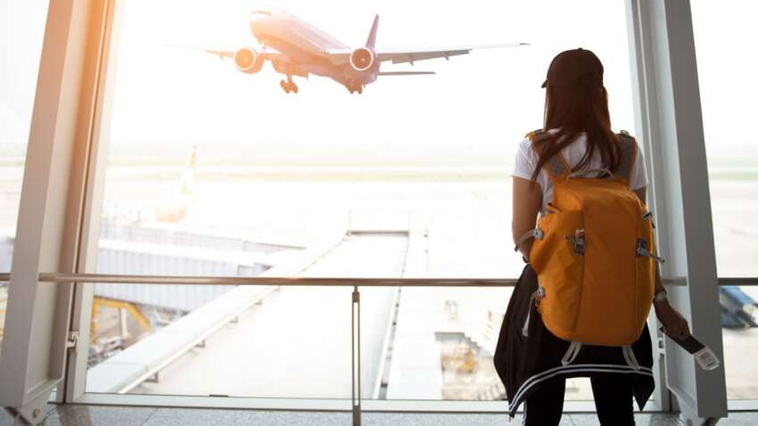 Українку не пустили на літак у Польщі через жартівливий напис на лобі Українку не пустили на літак у Польщі через жартівливий напис на лобі