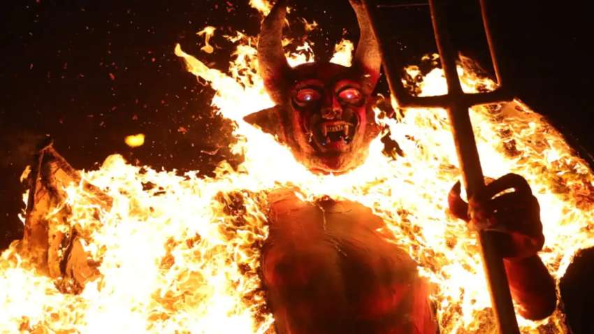 Найдивніші різдвяні традиції у світі: від огірка на ялинці до спалення диявола