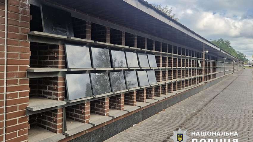 На строительстве колумбарной стены в Киеве присвоили 900 тыс. грн: кто виноват в растрате