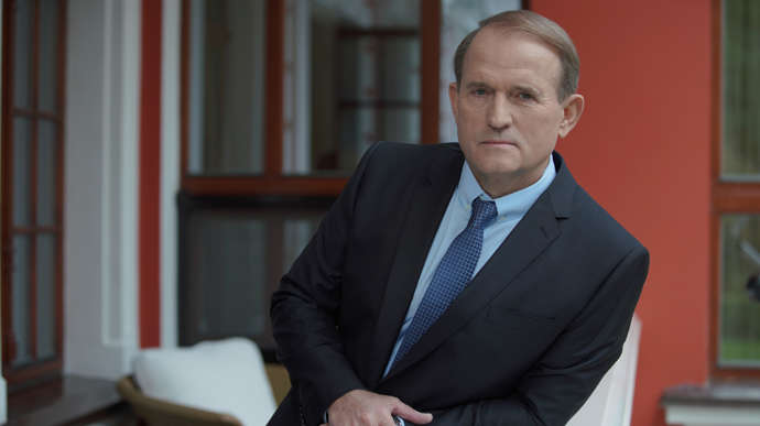 Медіа-експерт: "Медведчуку і даром не потрібні телеканали Пінчука"