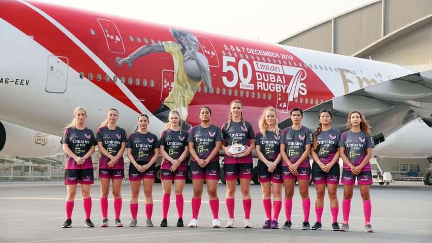 Фото украинской регбистки украсило лайнер Fly Emirates, - Голик 
