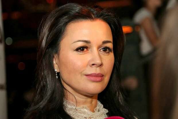 Анастасія Заворотнюк втрачає інтерес шанувальників: фанати відписуються від зірки