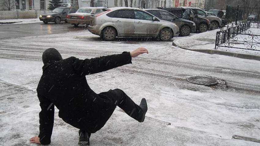 Впали на льоду й зламали руку: в Україні можна отримати гроші — але знають про це одиниці