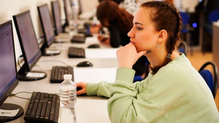 Школярів масово звільняють від НМТ: кому у 2026 році можна не складати тест і яка є альтернатива