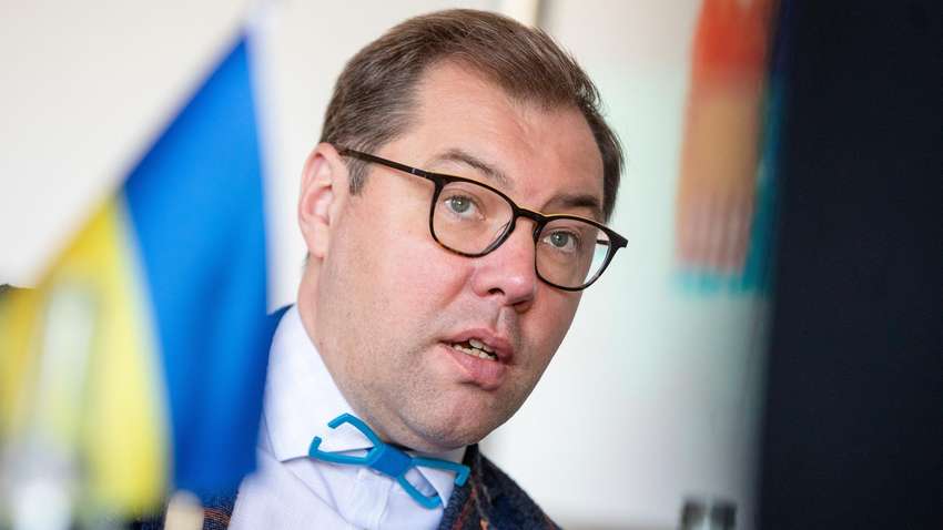 Зеленський звільнив посла у Німеччині: подробиці Зеленський звільнив посла у Німеччині: подробиці