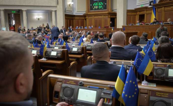 Рейтинг нардепів-прогульників: хто роками не ходить у Верховну Раду