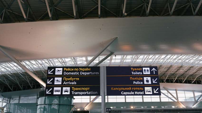 Стало известно, сколько украинцев уехали за границу перед возможным вторжением РФ