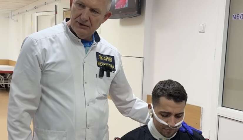 Росіяни перерізали горло українському військовому та викинули в яму до загиблих: який стан нині Росіяни перерізали горло українському військовому та викинули в яму до загиблих: який стан нині