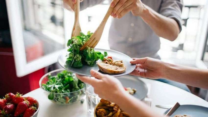 Ошибки во время обеда, которые способствуют полноте