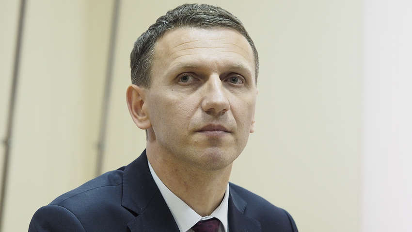 «Снятие с должности было политическим решением»: бывший глава ГБР подал в суд