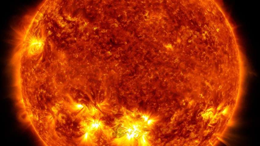 Ученые раскрыли загадку непонятных вспышек на Солнце Ученые раскрыли загадку непонятных вспышек на Солнце