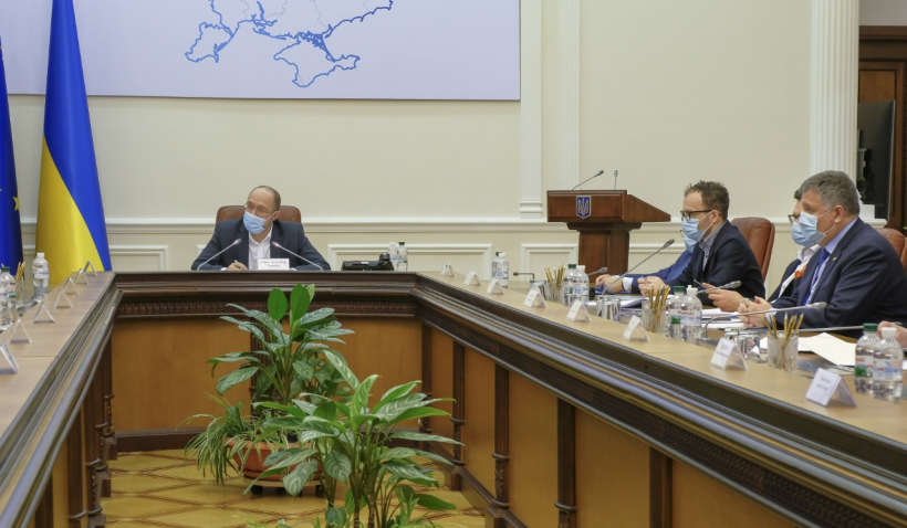 Кабмин ввел чрезвычайную ситуацию на всей территории Украины и продлил карантин