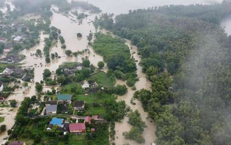 Зеленський відреагував на повінь у Карпатах