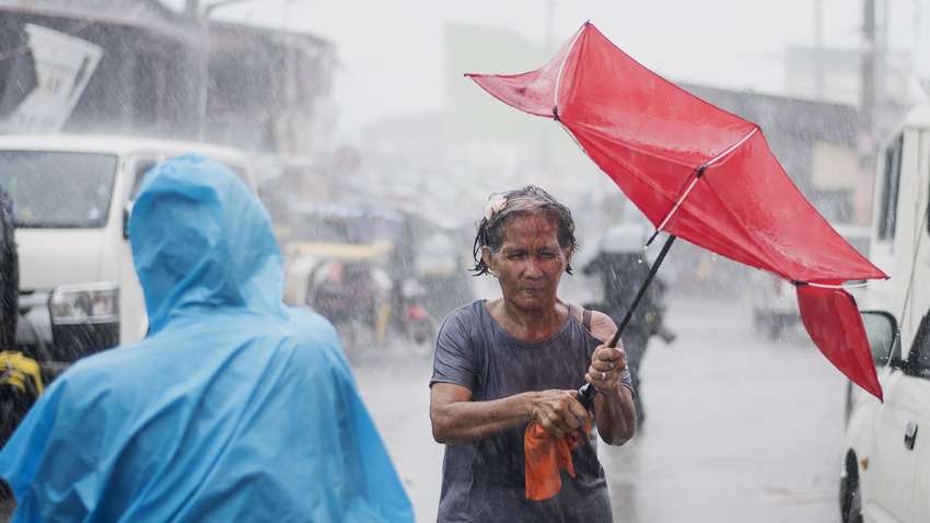 На Филиппины обрушился опасный тайфун