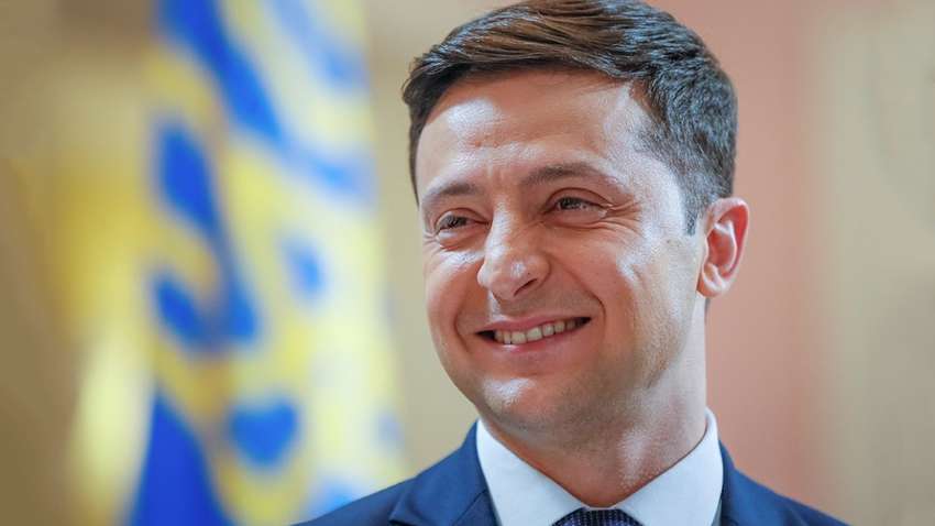 Денег нет, но вы держитесь: Зеленский раскритиковал местные локдауны и требует финансовой поддержки украинцев