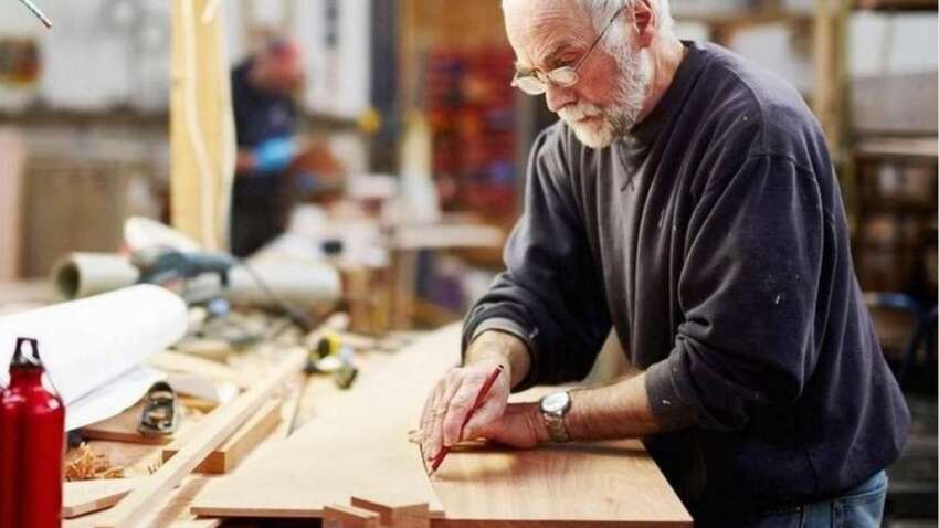 Працюючі пенсіонери отримають більші виплати: коли очікувати на надбавку