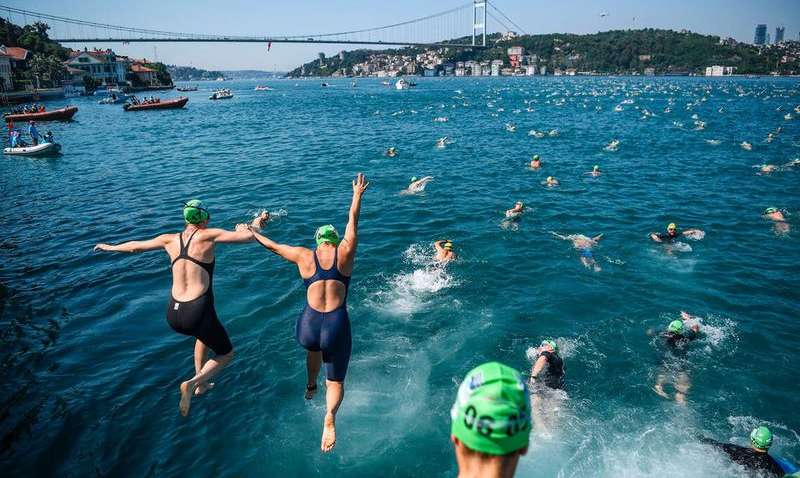 Триста украинцев приняли участие в заплыве через Босфор - взятые призовые места