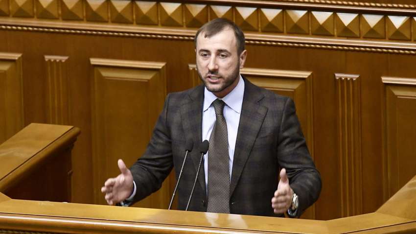 Нардепа Рыбалку заподозрили в раздаче избирателям просроченных макарон