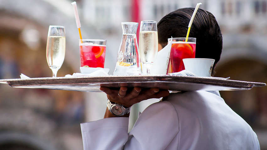 Какие голливудские знаменитости работали официантами