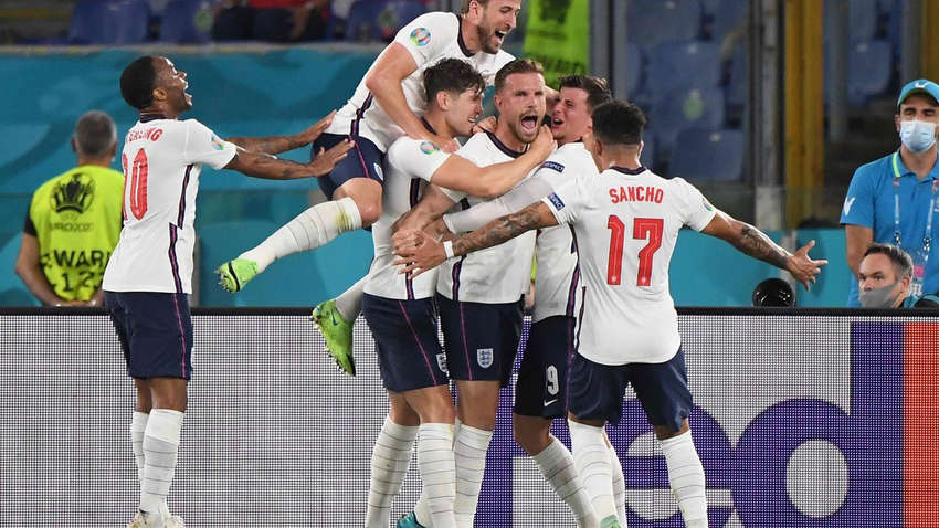 Пиво, мороженое и музыка: как сборная Англии отдыхала перед выходом в плей-офф Евро-2020 Пиво, мороженое и музыка: как сборная Англии отдыхала перед выходом в плей-офф Евро-2020