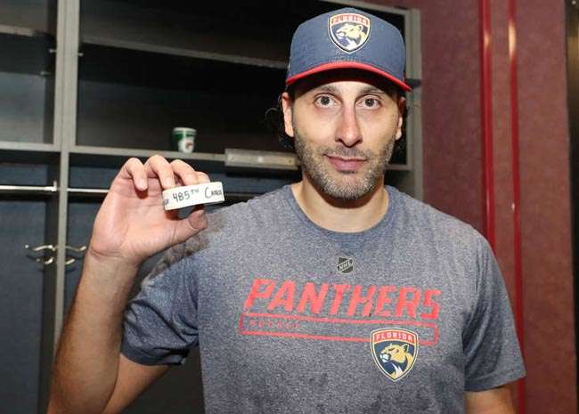 Легендарный голкипер НХЛ завершает карьеру