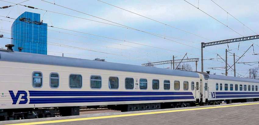 На известную львовянку в поезде напал сосед по купе: как отреагировали работники УЗ на событие