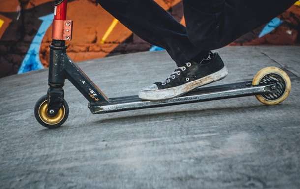 Cкрылся на самокате: в центре Парижа мужчина ограбил ювелирный магазин на несколько миллионов 