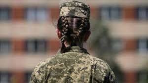 "Соромно за вас, "мамині бубочки": 24-річна військова висміяла ухилянтів