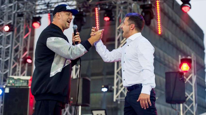 «Заслуженный» Потап, с орденами – Кароль, Мазур, Билык: Зеленский засыпал звезд наградами