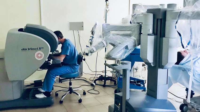 Робот-хірург Da Vinci успішно прооперував львів'янина (Фото) Робот-хірург Da Vinci успішно прооперував львів'янина (Фото)