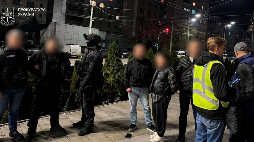 20 тысяч долларов за "выход" из ТЦК: в Киеве накрыли схему