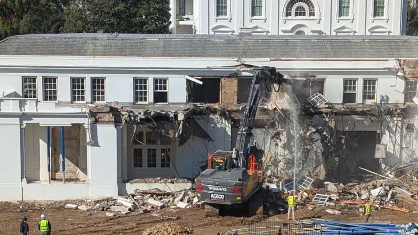 В США начали разрушать Белый дом, чтобы исполнить желание Трампа (ФОТО)