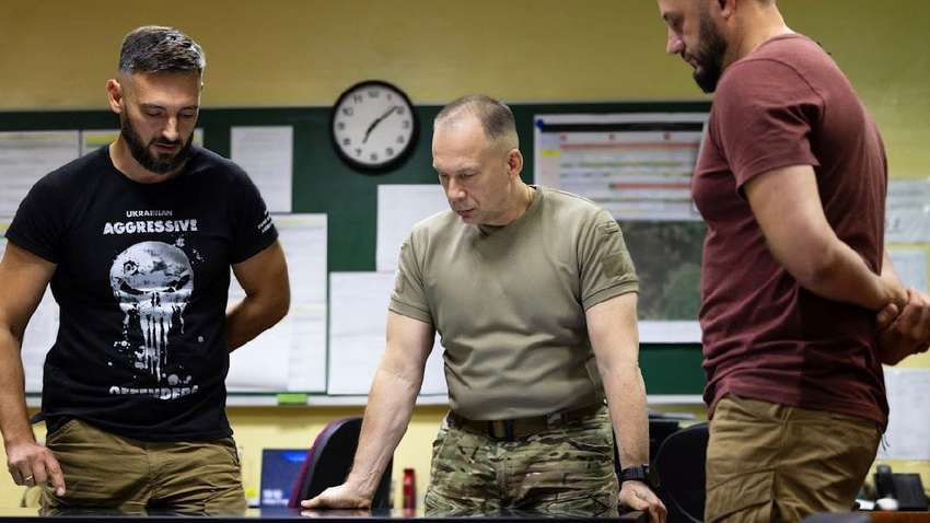 Сирський приїхав з Покровського напрямку і розповів про те, що там відбувається Сирський приїхав з Покровського напрямку і розповів про те, що там відбувається