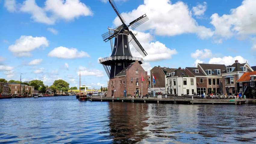 27 апреля в календаре: какой сегодня праздник и что сулит Луна