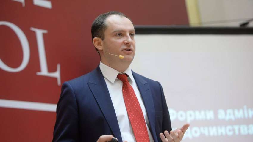 Підозрюваного у незаконному збагаченні податківця, Верланов уповноважив на контроль за алко-тютюновим і паливним ринком