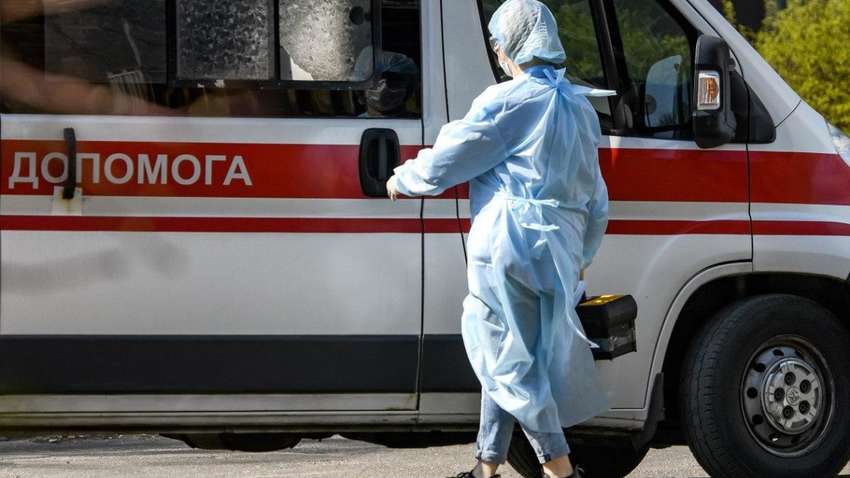 Попала под сокращение: возле Днепра врач выпала из окна больницы и разбилась насмерть  Попала под сокращение: возле Днепра врач выпала из окна больницы и разбилась насмерть