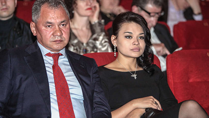 Випадково розповіли де знаходиться донька Шойгу. Ключова деталь відбилась у склі